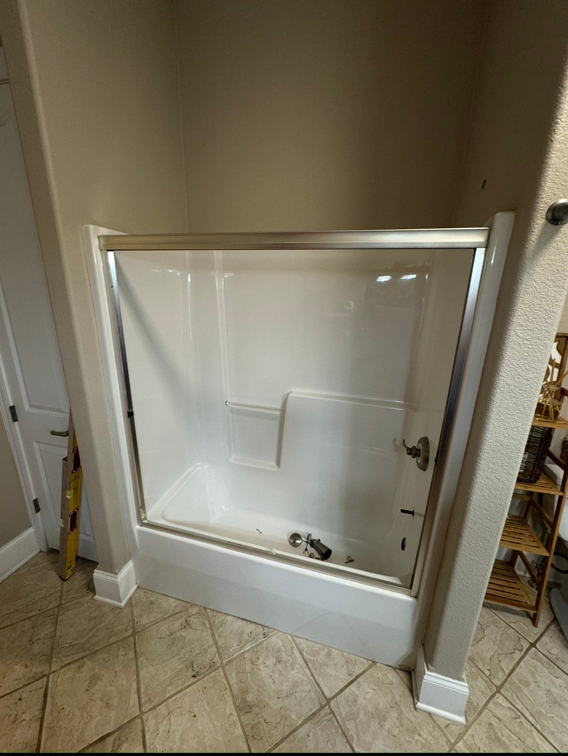 Bathroom before remodel 5